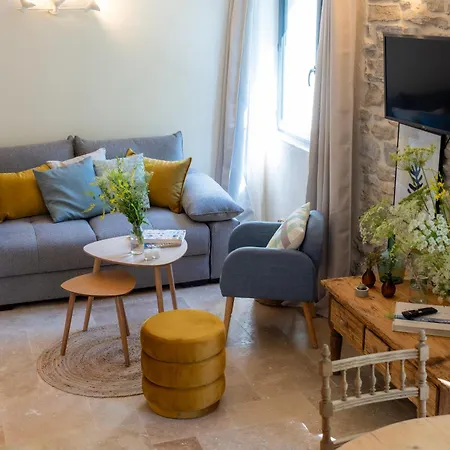 Maison d'hôtes Au Pied Des Cévennes - Domaine Les Terres Aoyama 4*