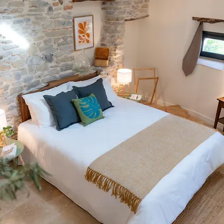 Maison d'hôtes Au Pied Des Cévennes - Domaine Les Terres Aoyama 4*