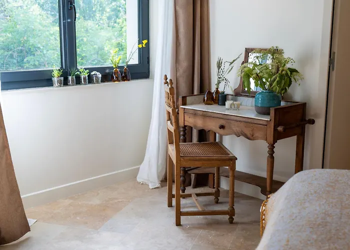 Maison d'hôtes Au Pied Des Cévennes - Domaine Les Terres Aoyama 4*