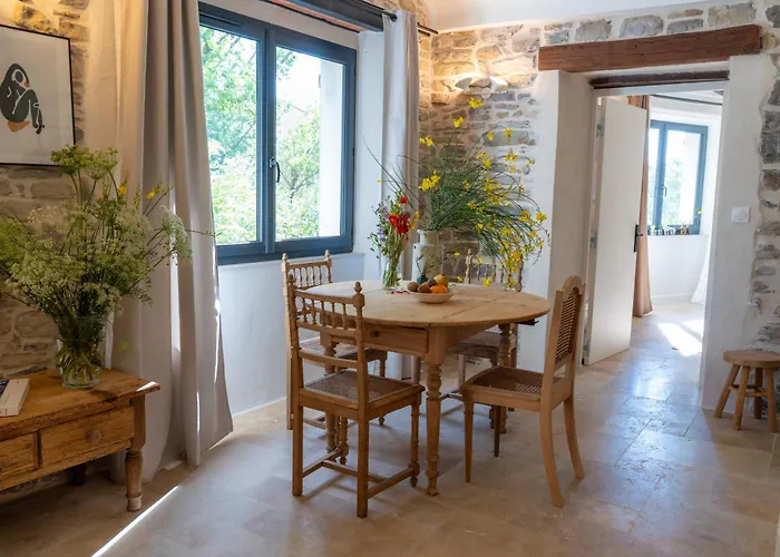 Maison d'hôtes Au Pied Des Cévennes - Domaine Les Terres Aoyama 4*