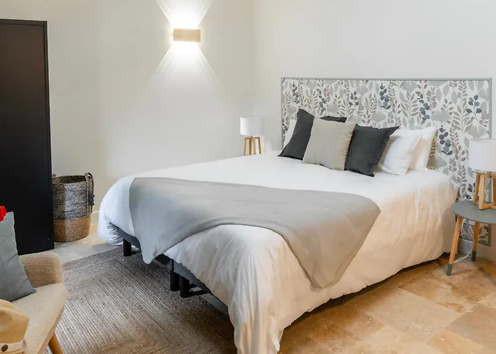 Au Pied Des Cévennes - Domaine Les Terres Aoyama Maison d'hôtes 4*