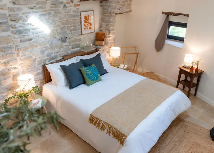 Maison d'hôtes Au Pied Des Cévennes - Domaine Les Terres Aoyama 4*